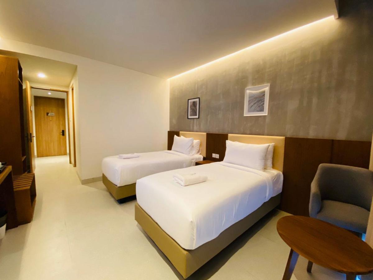Kambaniru Beach Hotel And Resort Waingapu Luaran gambar