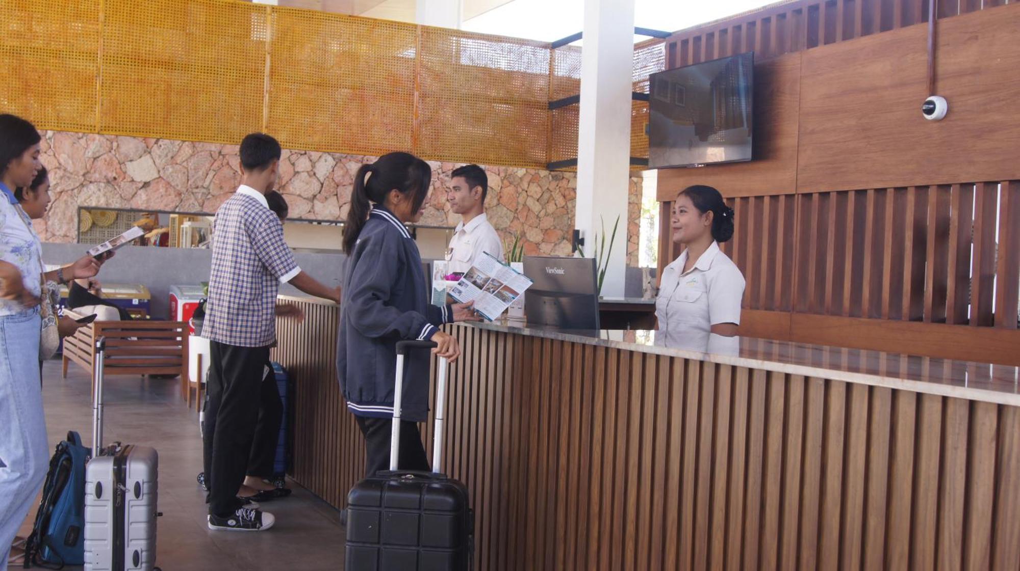 Kambaniru Beach Hotel And Resort Waingapu Luaran gambar